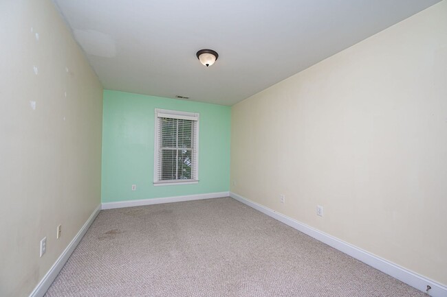 Building Photo - 520 S Laurel St