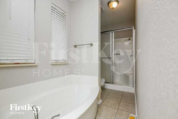 Building Photo - 3915 Wrentham Dr