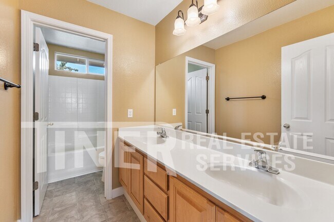 Building Photo - 35 Sabre Ct