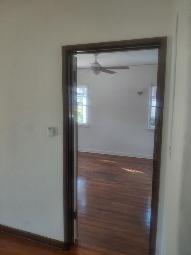 Building Photo - 1010