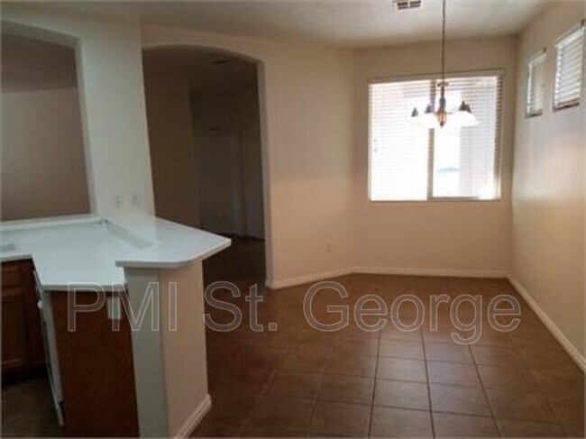 Building Photo - 3753 E Canyon Crest Ave