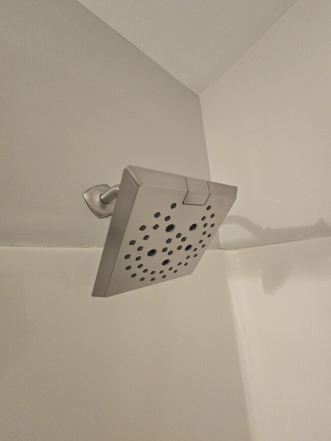 Building Photo - 490 S Barnett Shoals Rd