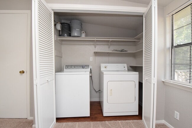 Building Photo - 30th-407 E