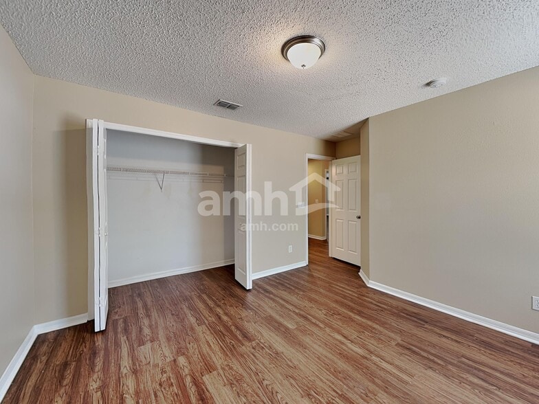 Building Photo - 1888 Vale Dr