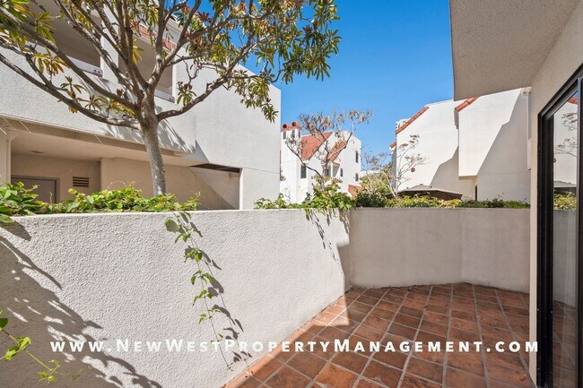 Building Photo - Lovely Marina District 2-bedroom at Park R...