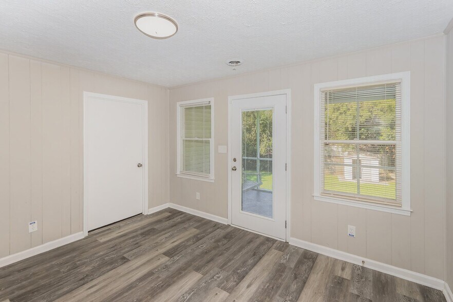 Building Photo - 1676 Hurley Cir