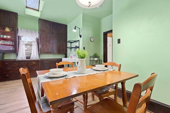 Building Photo - 100 W 1st St