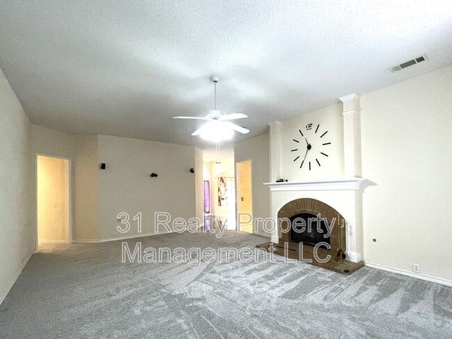 Building Photo - 1307 Edinboro Ln