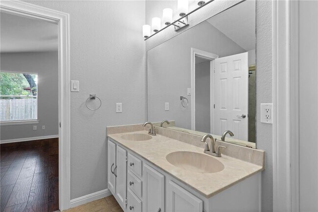 Building Photo - 1904 Dayflower Trce