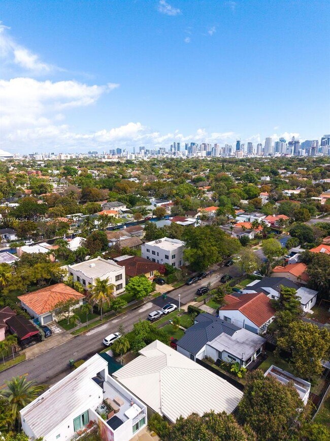 Building Photo - 1853 SW 17th St