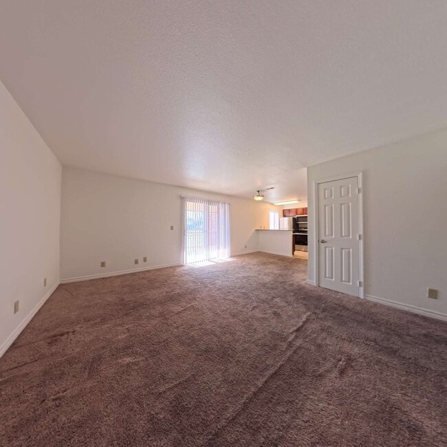 Building Photo - Gated Community | Close To The Strip | 2nd Floor Unit
