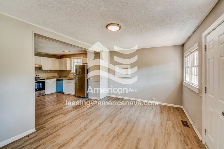 Building Photo - 413 Roebuck Dr