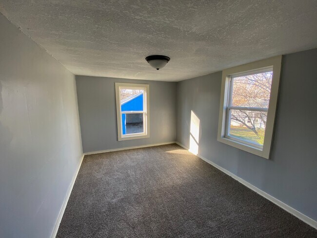 Building Photo - 1134 S Haden St