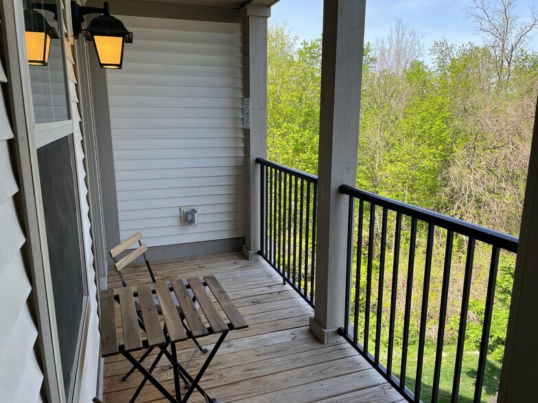 Building Photo - 700 Zumstein Ln