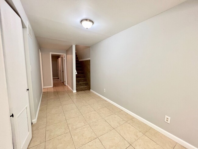 Building Photo - Renovated 3 Bedroom/2 Baths Townhouse in V...