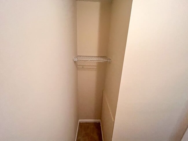 Building Photo - Adorable 2 bedroom, 2 1/2 bathroom townhom...