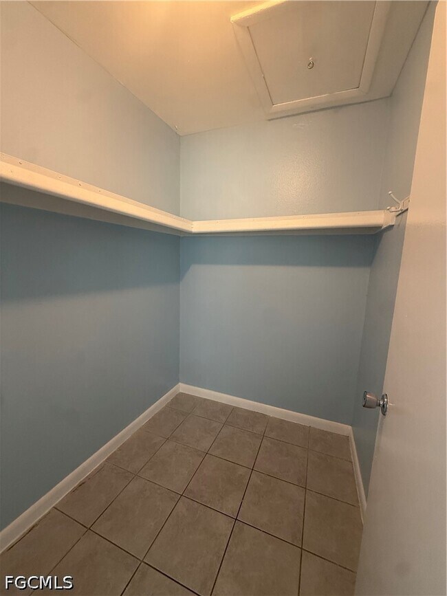 Building Photo - 257 Cape Coral Pkwy E