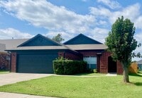 Building Photo - 2004 Cloverdale Ln