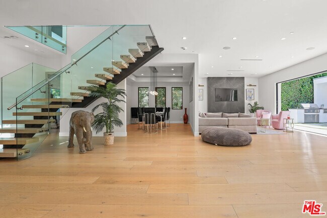 Building Photo - 13812 Cumpston St