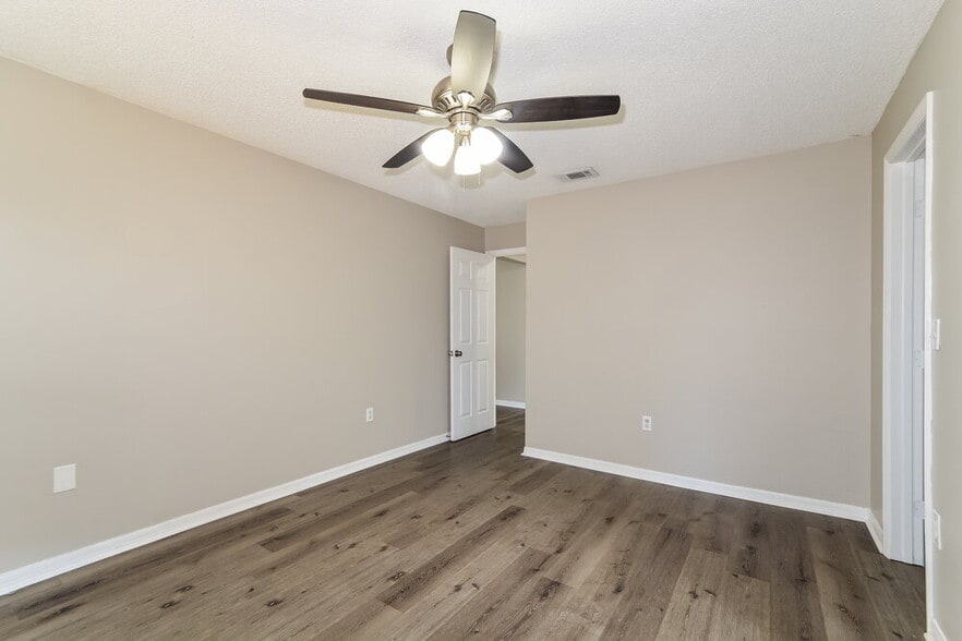 Building Photo - 2928 Dana Ln