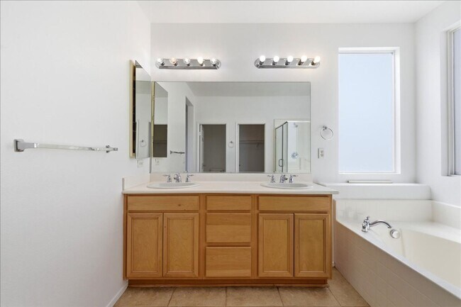 Building Photo - 4 Bed / 2.5 Bath Home at Talavera!