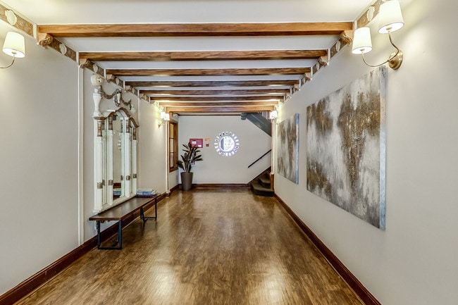 Interior Photo - 3035 Baker