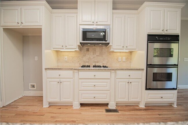 Building Photo - 4012 Erin Dr