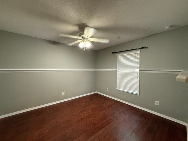 Building Photo - 5 BEDROOM HOUSE WITH PRIVATE POOL AND LAKE...