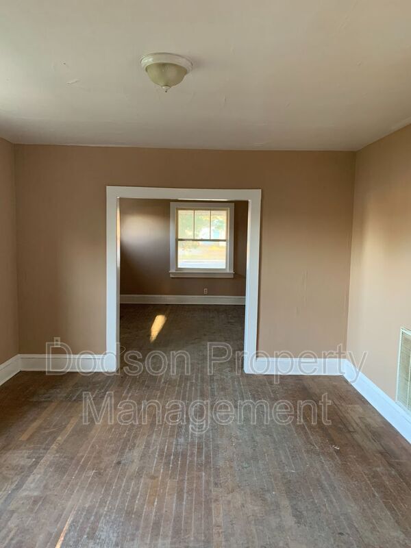 Building Photo - 901 E Nine Mile Rd