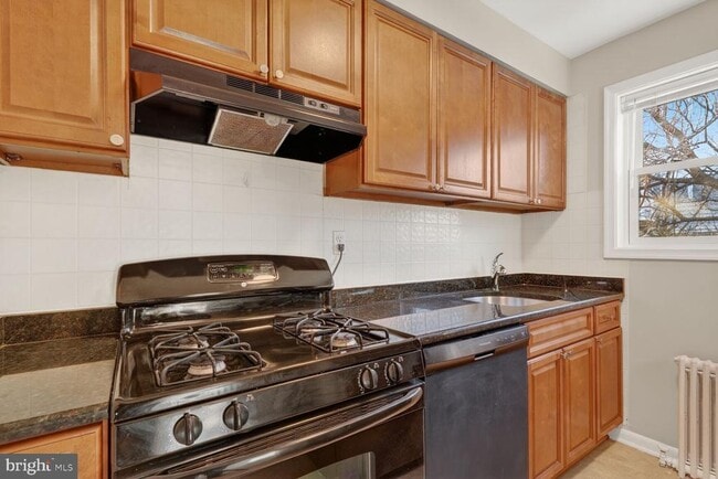 Building Photo - 1410 N Quinn St