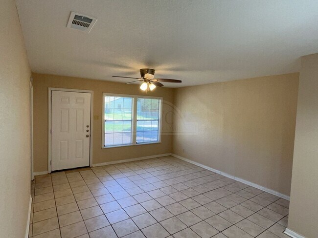 Building Photo - 1802 Poage Ave
