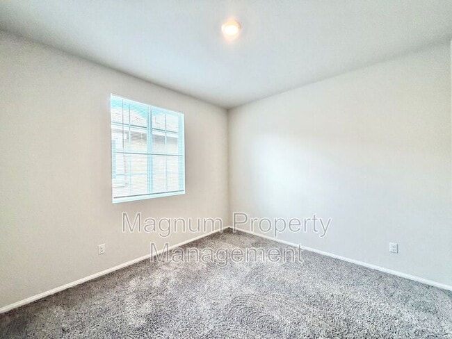 Building Photo - 40617 Birchfield Dr