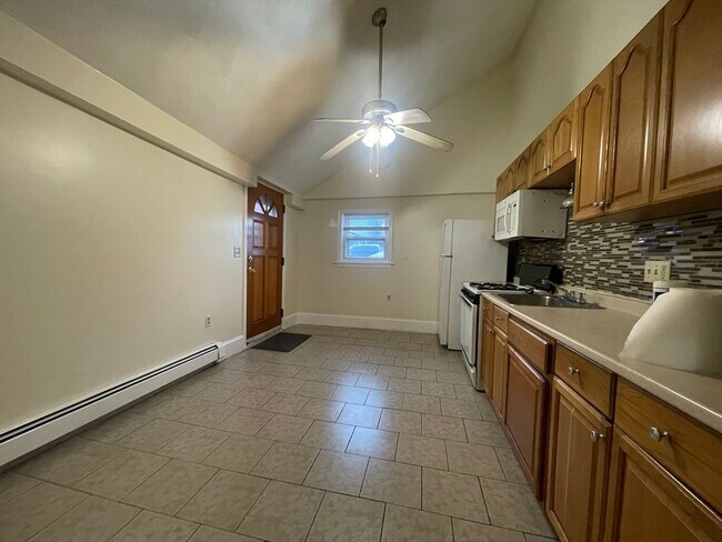 Building Photo - 66 Pearl St