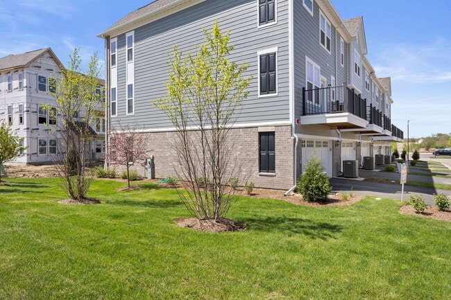 Building Photo - 6213 Sandbelt Dr