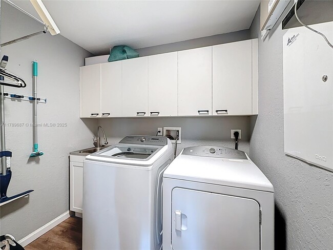 Building Photo - 4973 SW 158th Way