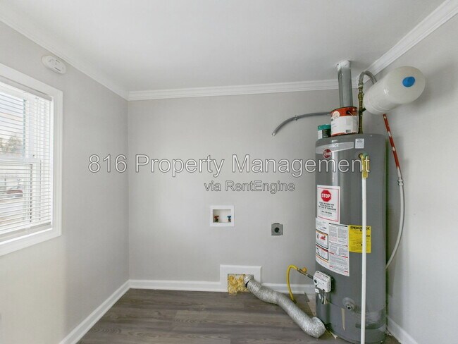 Building Photo - 126 S Village Terrace