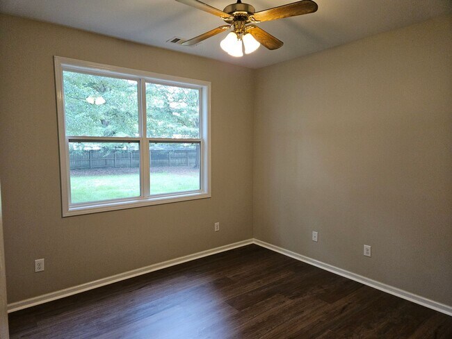 Building Photo - Spacious Hiram House on 1.37 Acres