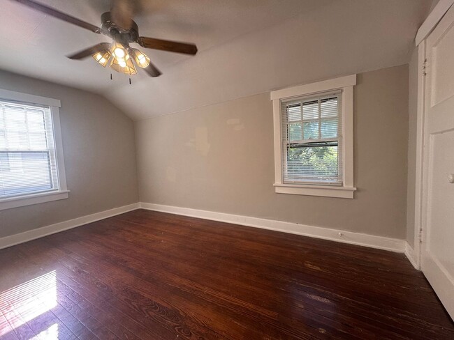 Building Photo - 124 Pointview Ave