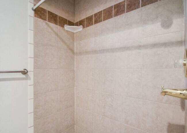 Building Photo - 707 Sprucewood Ln