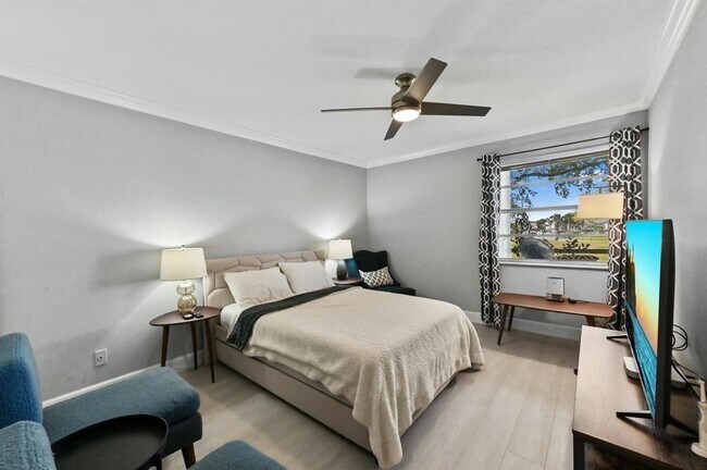 Building Photo - 279 Normandy Ln