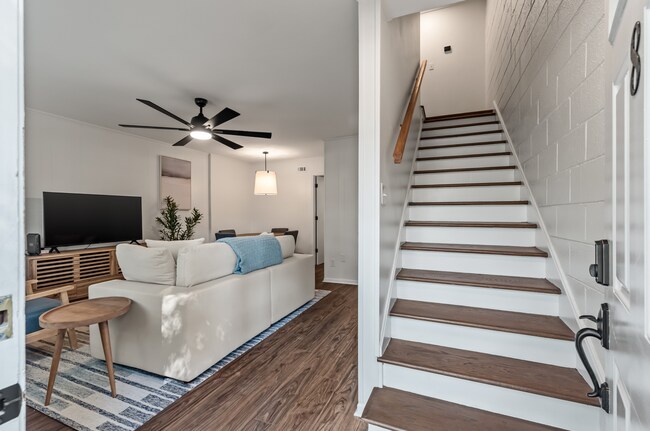 Building Photo - 8 Grove St