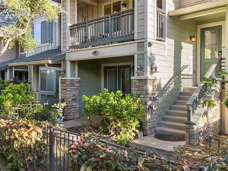 Building Photo - 840 Kakala St