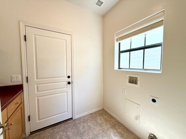 Building Photo - Great home in 55+ community