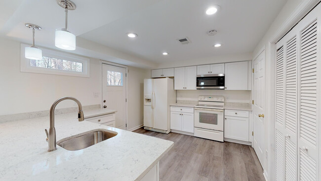 Another view of kitchen - 1267 Wynford Colony SW