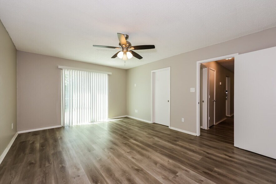 Building Photo - 2533 Bentley Dr