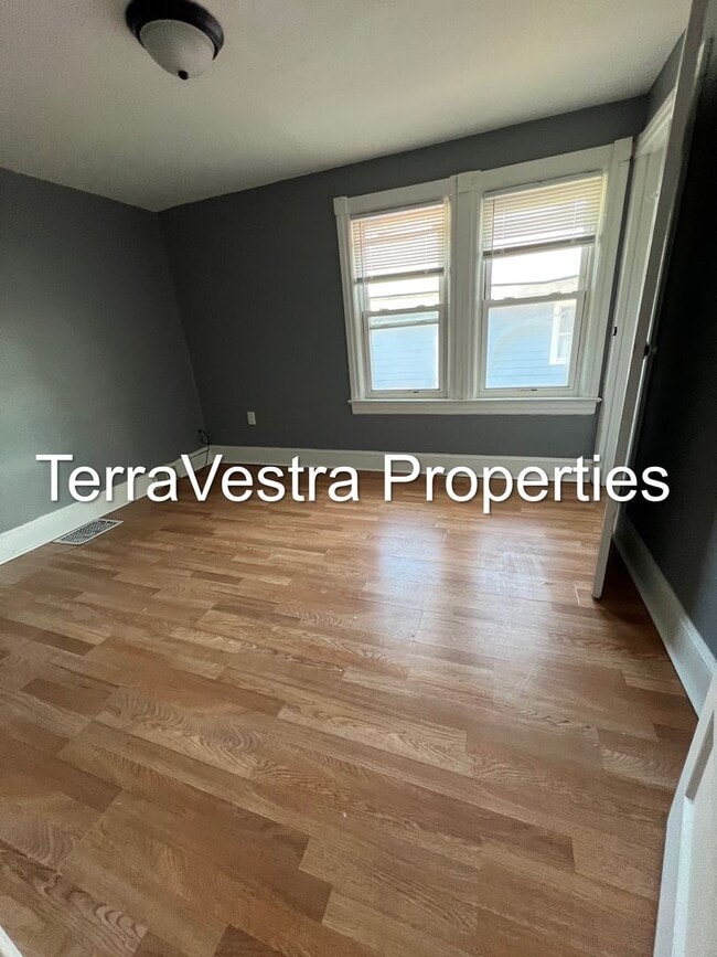 Building Photo - 3 Bed Single Family in Paulsboro! Eligible...