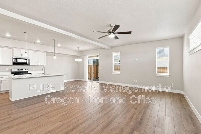 Building Photo - 582 NE Alderwood Dr