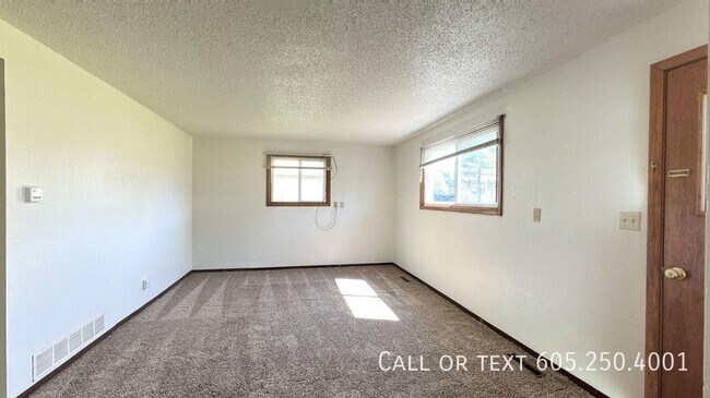 Building Photo - Effortless Living: Open-Layout 2BR Home