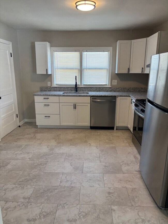 Building Photo - 3 Bedroom, 1 Bathroom in Kansas City