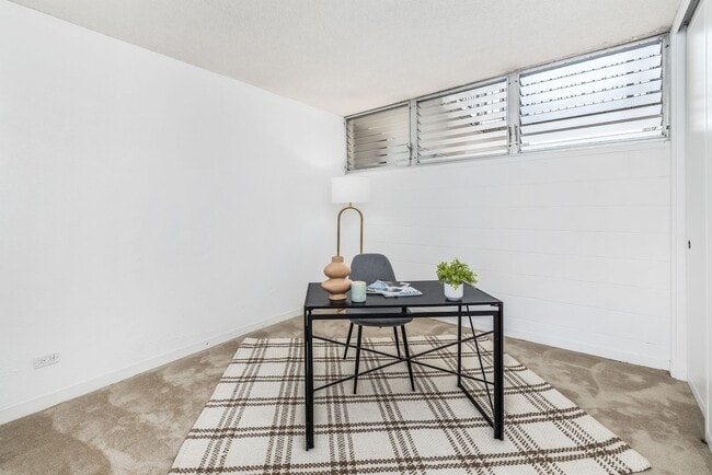 Building Photo - Remodeled 2 bedroom, 1 bath with assigned ...